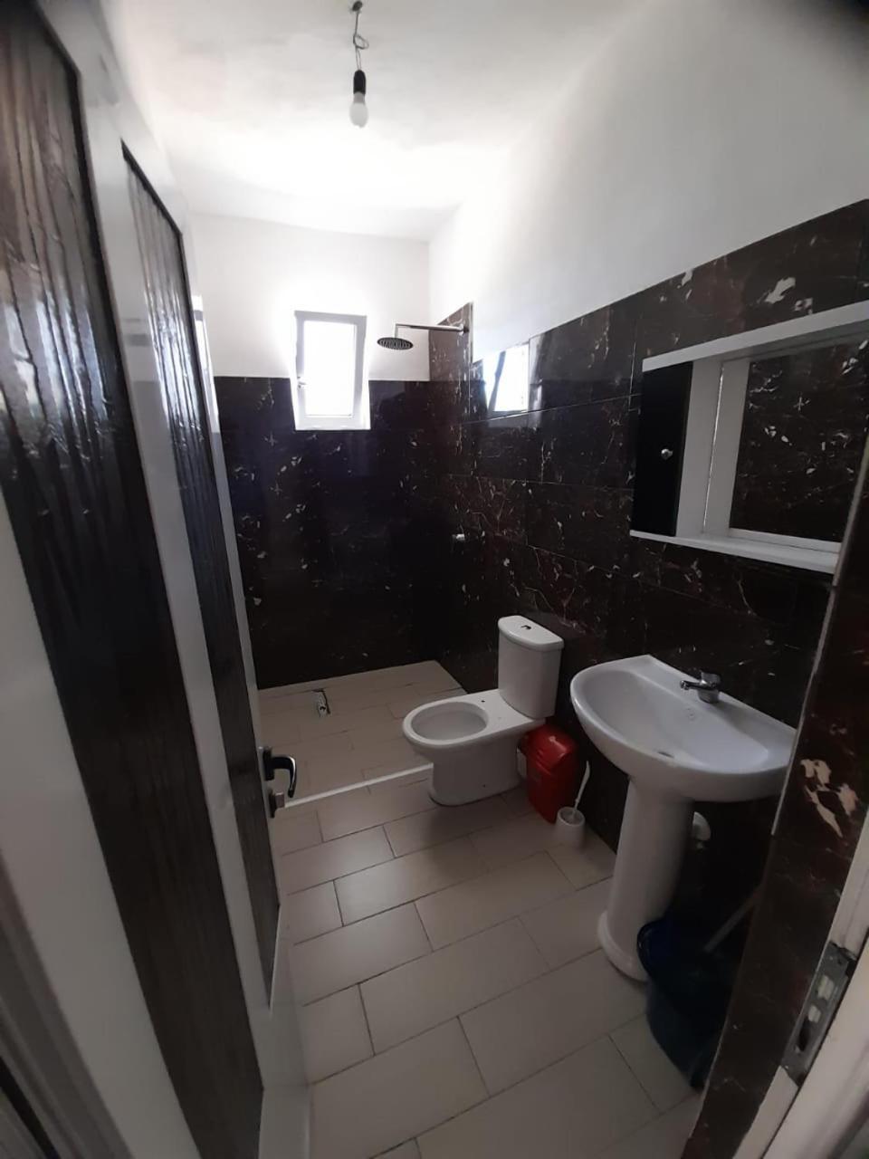 Rey Garden Villa فلورا الغرفة الصورة